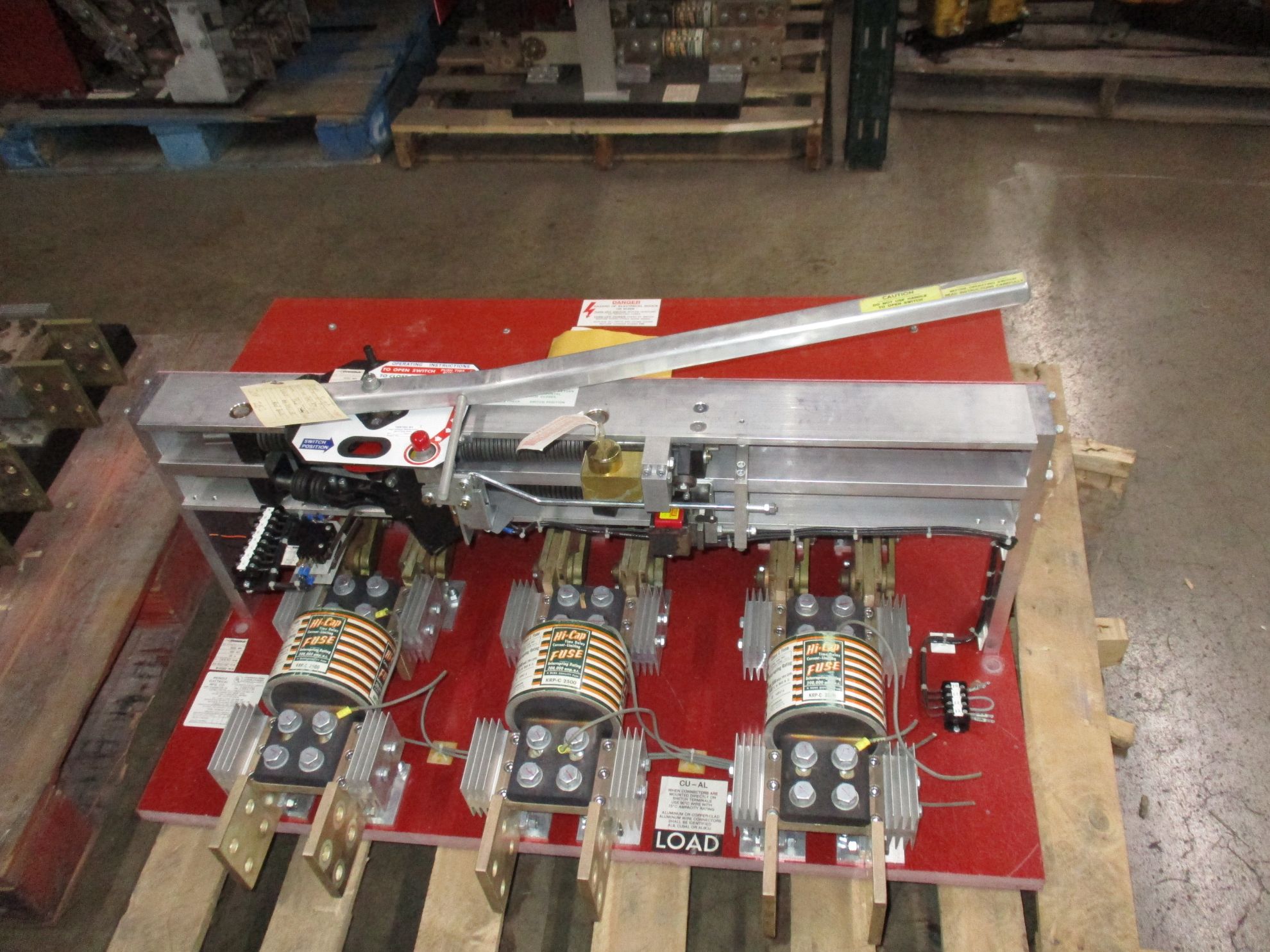 Picture of Pringle Pressure Contact Switch QA-3033-CBC | 3000 Amp 480 Volt | Red Back Plate W/ST