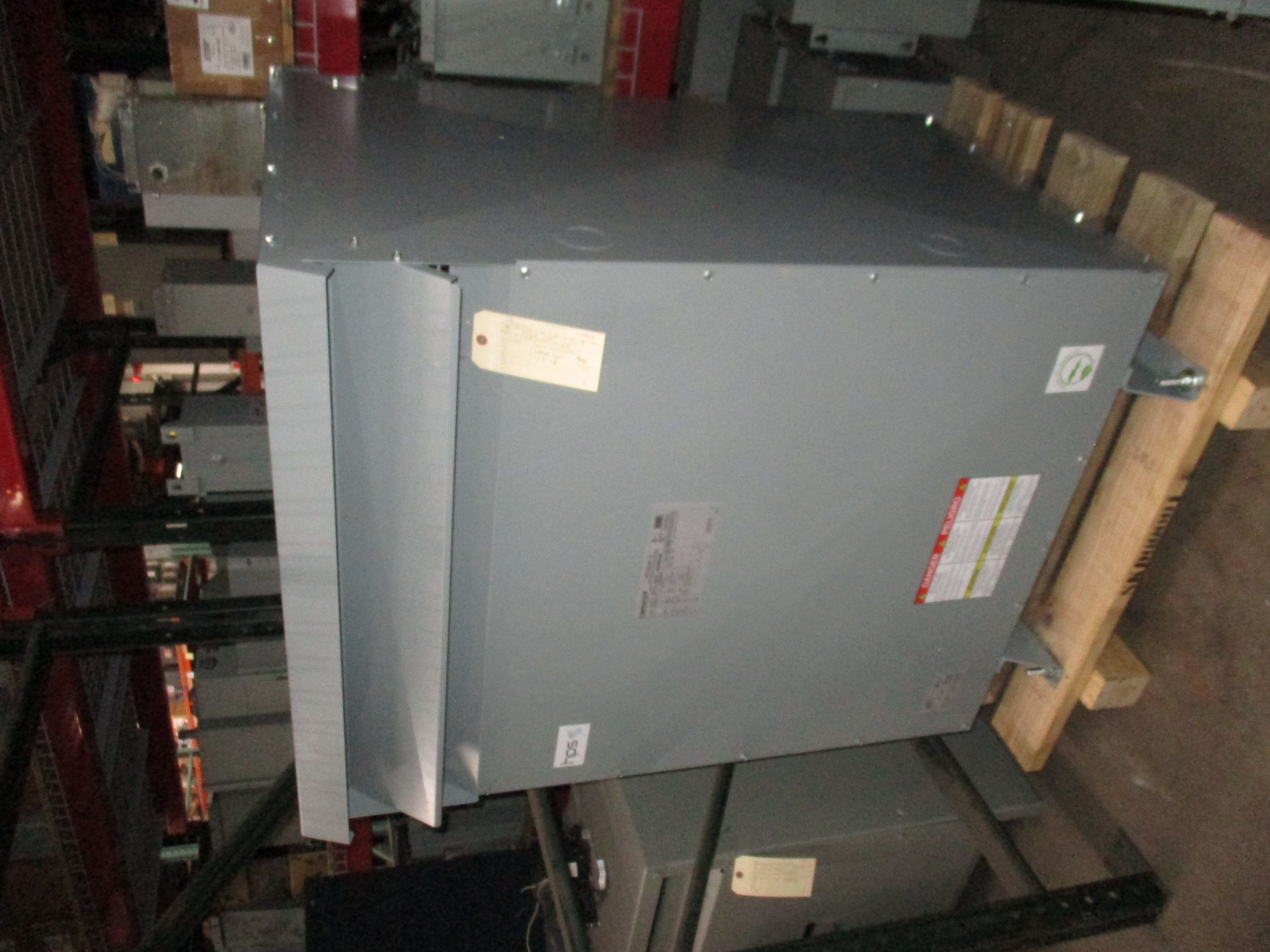 Picture of Hammond 225 KVA 480Y/277-208 Volt 3 Phase Low Voltage Dry Type Transformer R&G