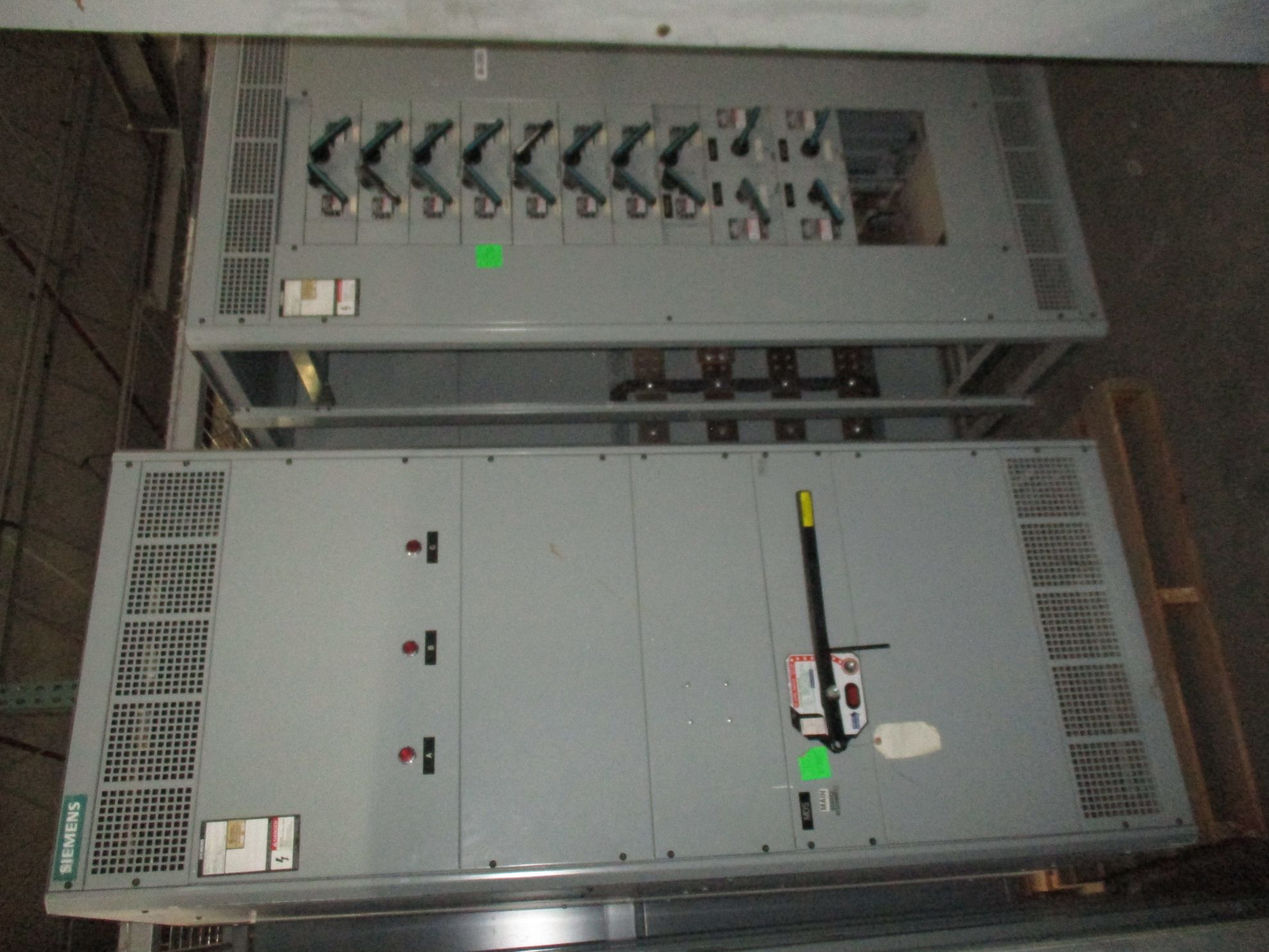 Picture of Siemens SB Switchboard CBC-2033-S | 2000 Amp Fusible Main | 208Y/120V 3-Phase 4-Wire | NEMA 1 R&G