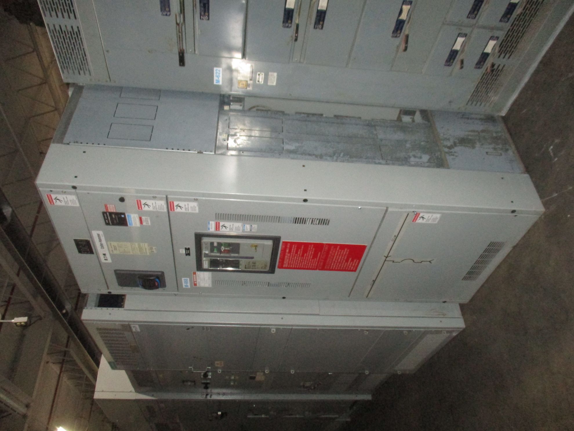 Picture of Cutler-Hammer Pow-R-Line Switchboard MDSC30 Main Breaker 3000 Amp 480Y/277 Volt 3 Ph 4 W NEMA 1 R&G