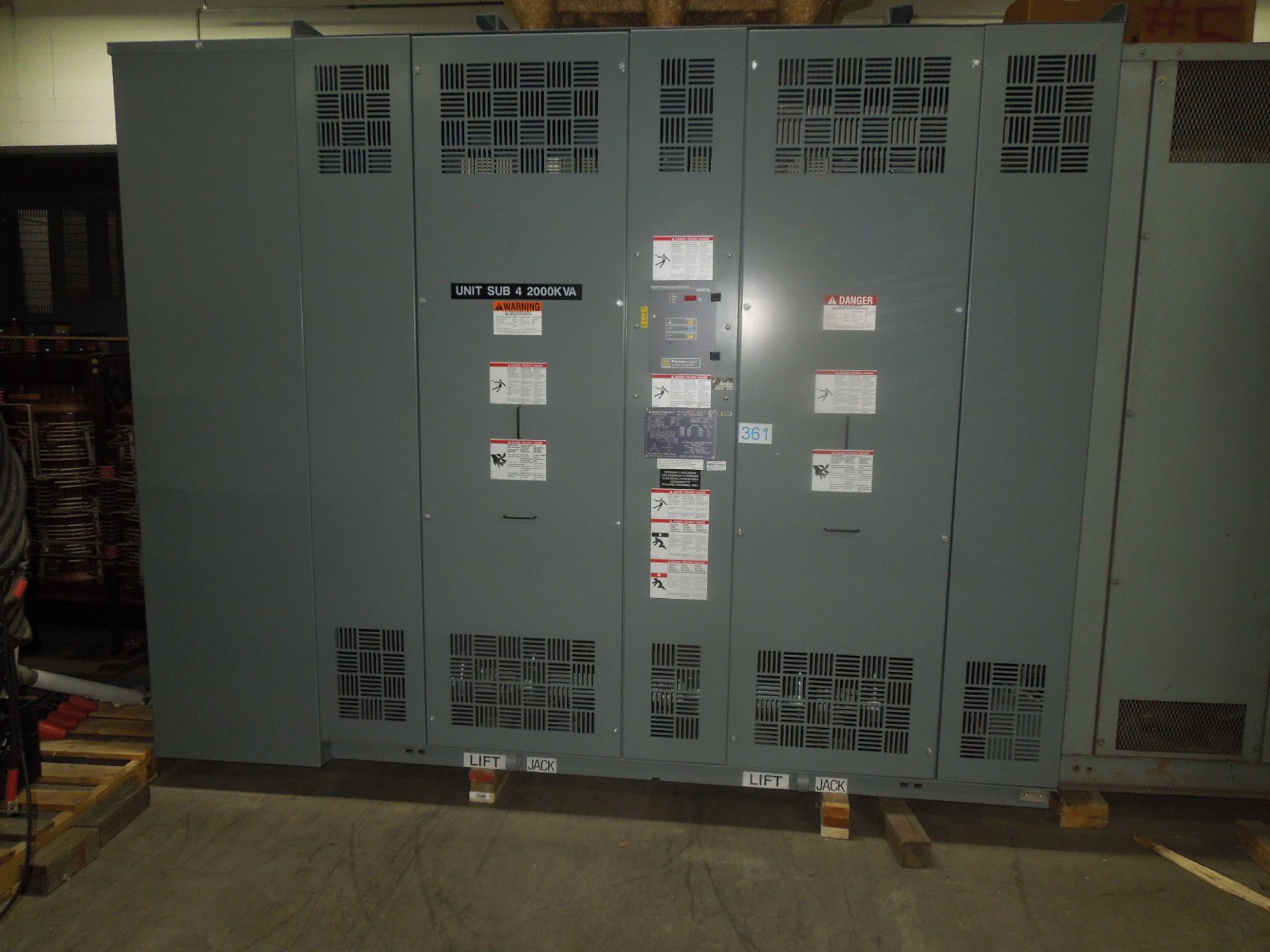 Picture of Square D Power Dry II 2000/2667 KVA 13800-480Y/277 Volt Medium Voltage Dry Type Transformer R&G