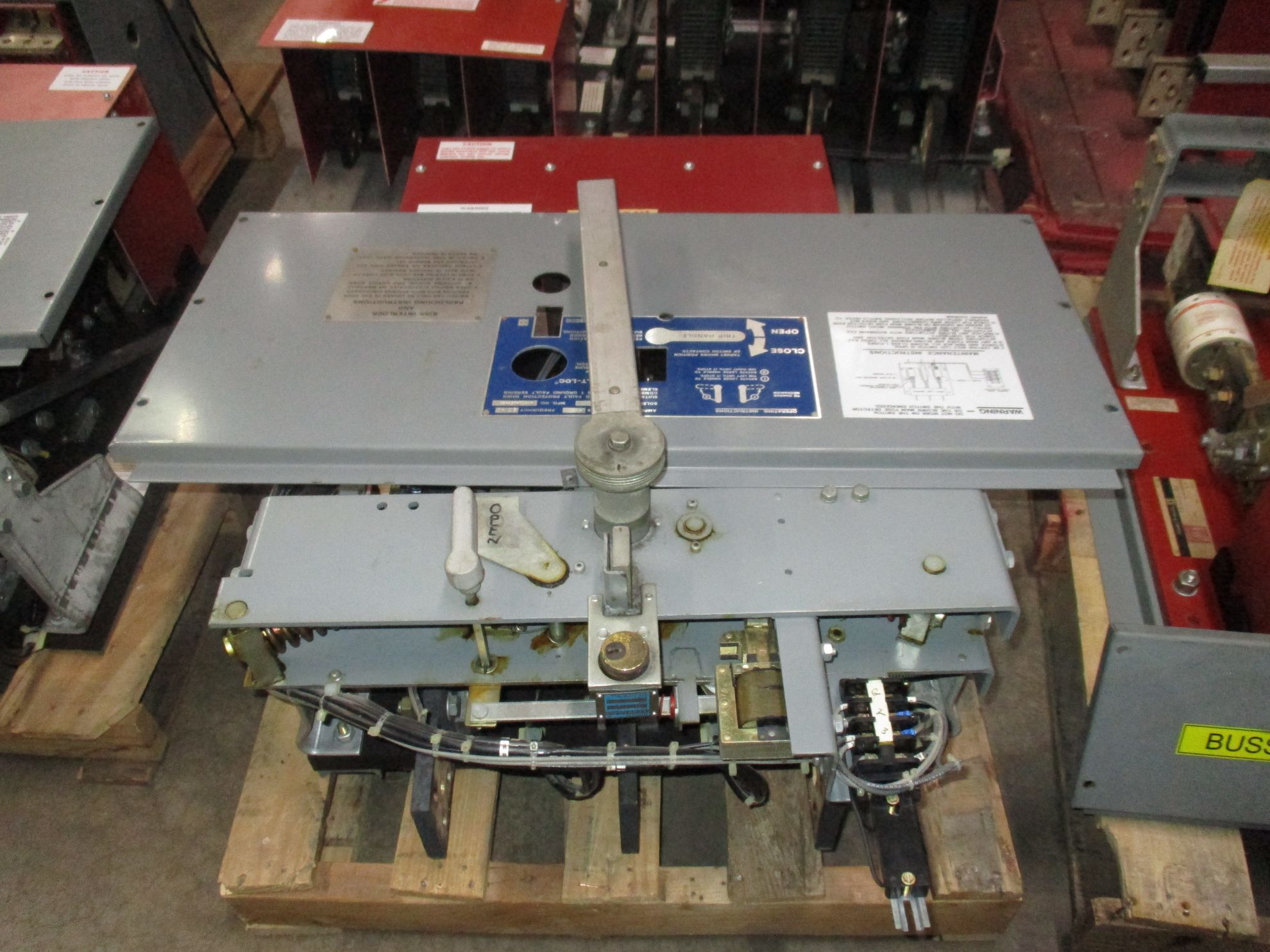 Picture of Square D Pressure Contact Switch BLO34200 | 2000 Amp 480 Volt | Black Back Plate W/ ST