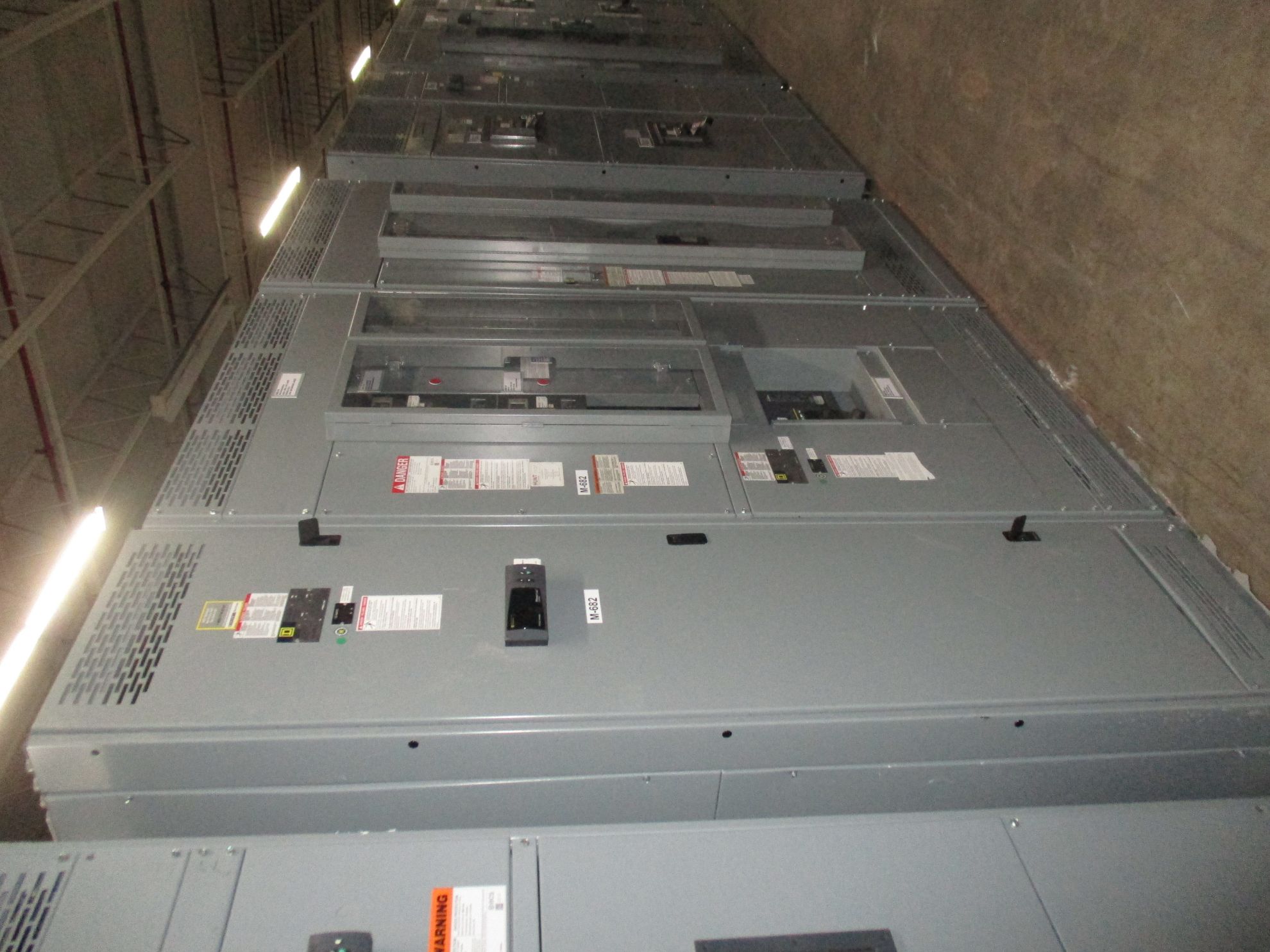 Picture of Square D Power-Style Switchboard MLO 2000 Amp 480 Volt 3 Ph 3W NEMA 1 R&G