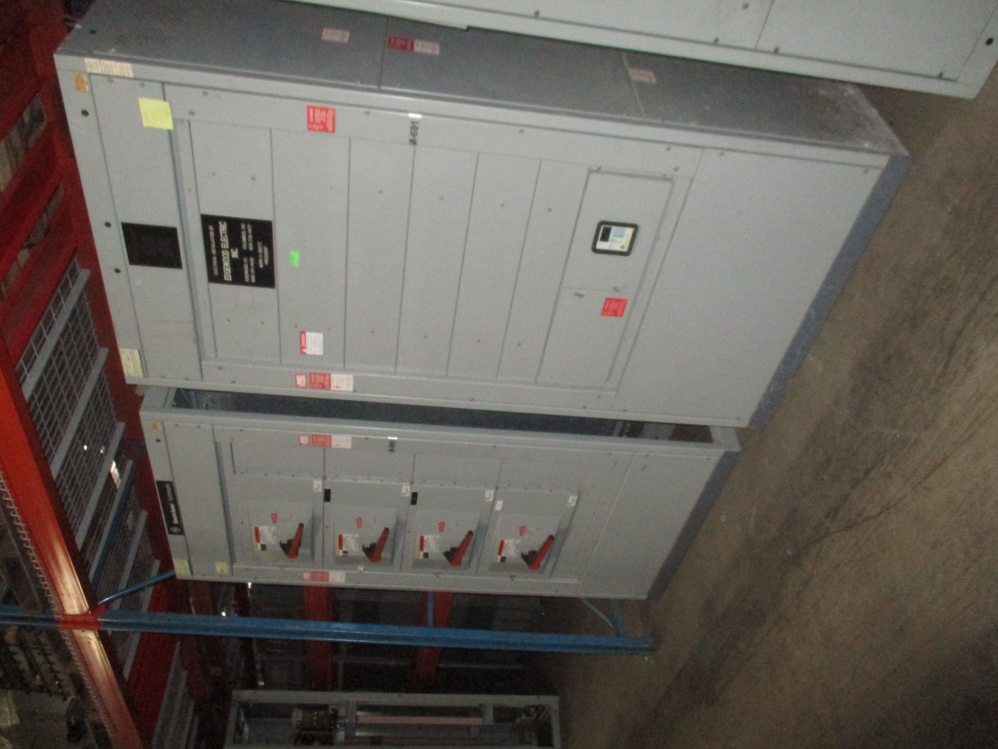 Picture of General Electric Switchboard 1600 Amp Main Lug Only 480Y/277 Volt 3 Ph 4 W NEMA 1 R&G