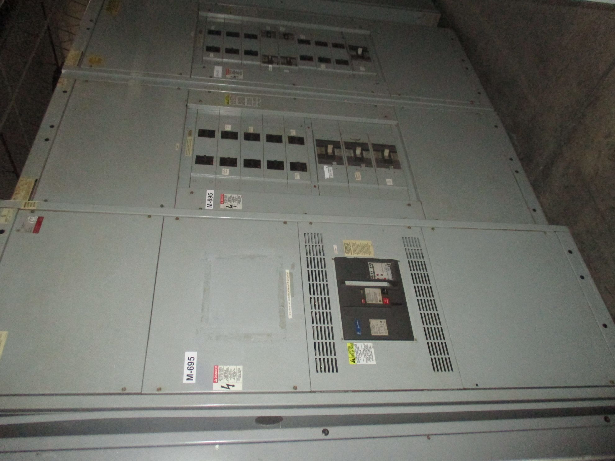 Picture of General Electric Spectra Series Switchboard 1600 Amp Main Breaker 480Y/277 Volt 3 Ph 4 W NEMA 1 R&G