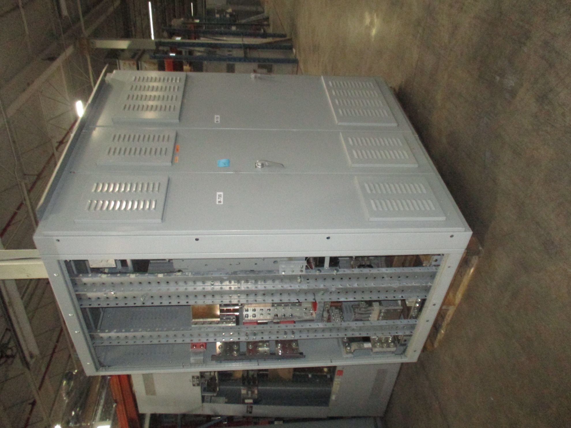 Picture of General Electric Spectra Series Switchboard 4000 Amp Main Breaker 480Y/277 Volt 3 Ph 4 W NEMA 3R R&G