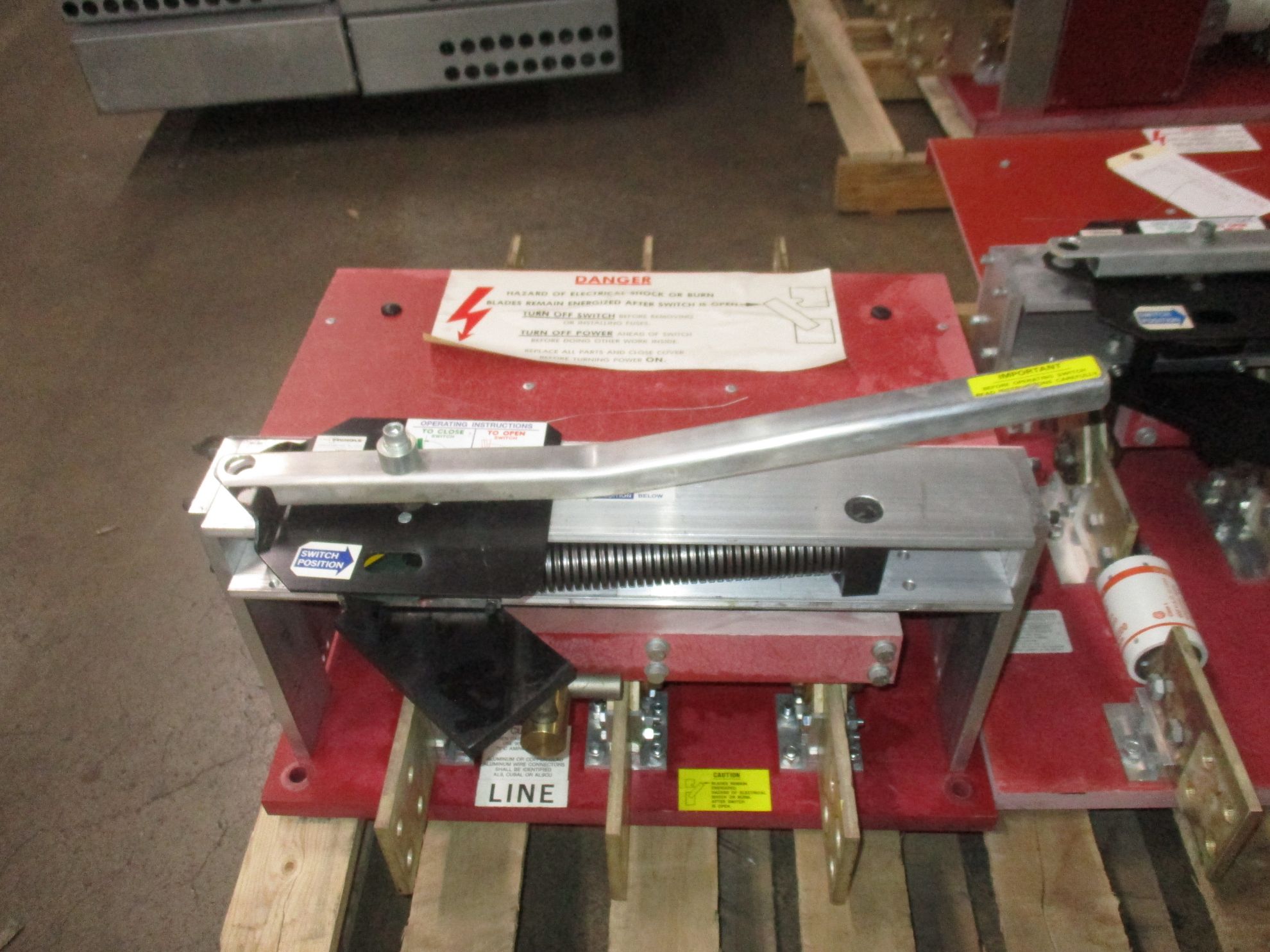 Picture of QA1633B Pringle 1600 Amp 480 Volt Pressure Contact Switch Red