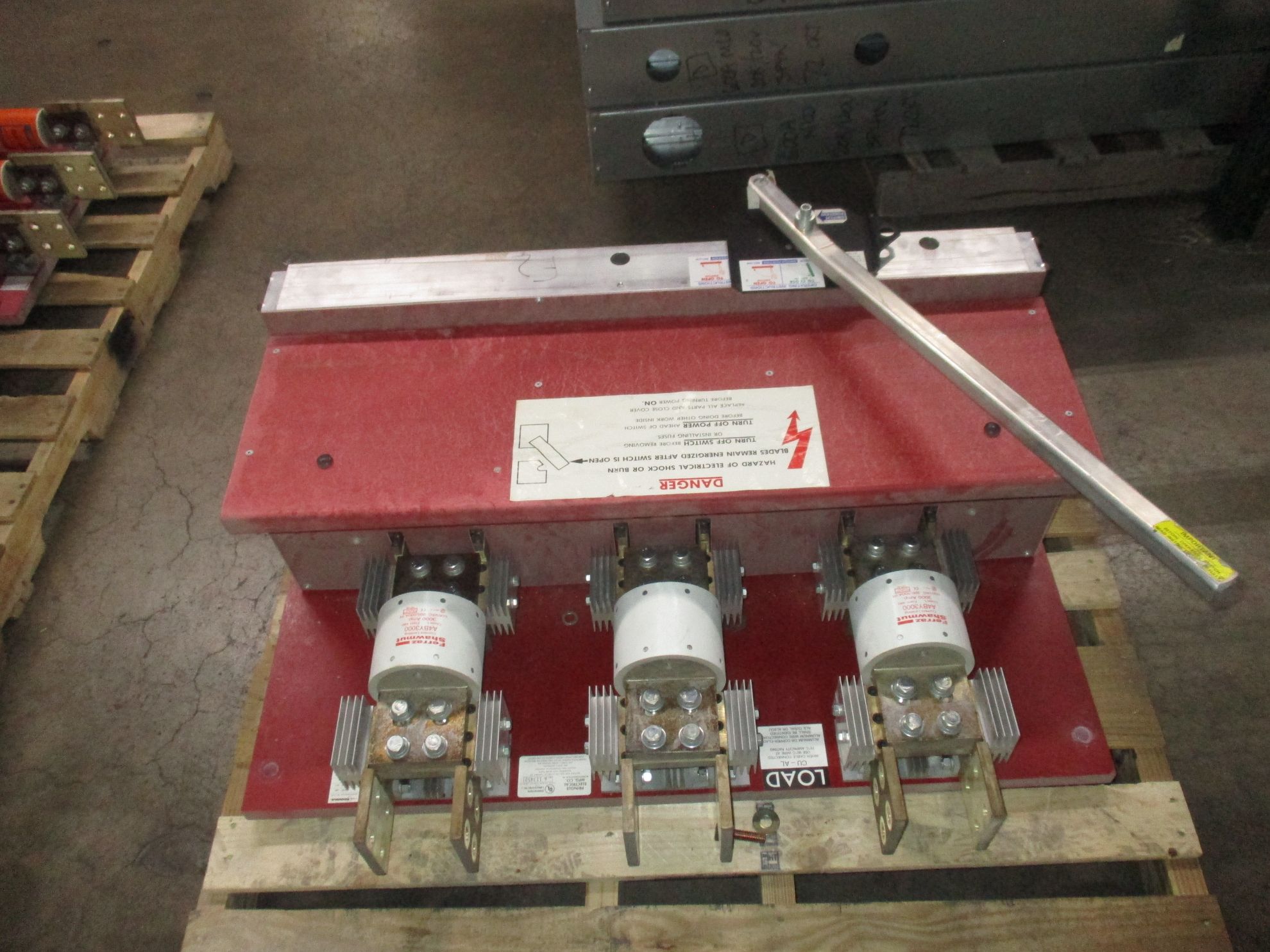 Picture of Pringle Pressure Contact Switch QA-3033-B | 3000 Amp 480 Volt | Red Back Plate