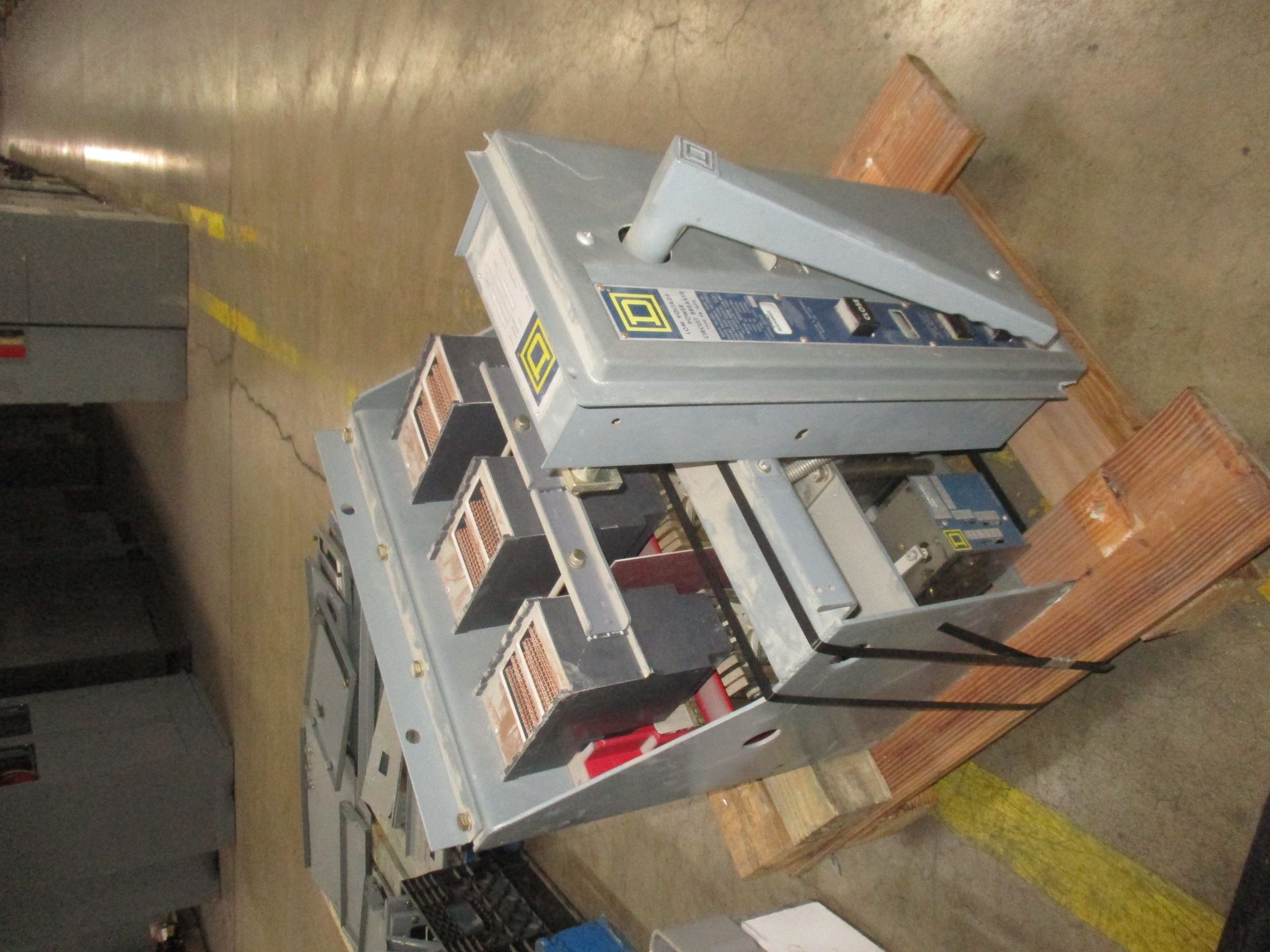 Picture of Square D Low Voltage Power Circuit Breaker PB-1600 1600 Amp Frame 600 Volt