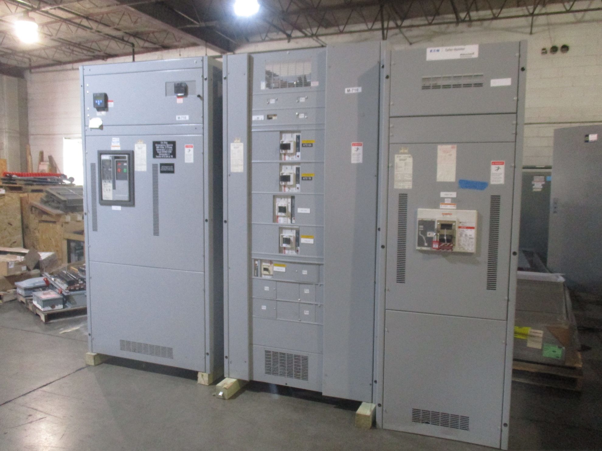 Picture of Eaton Pow-R-Line Switchboard 4000 Amp Breaker Main 480Y/277 Volt 3 Ph 4 W NEMA 1 R&G