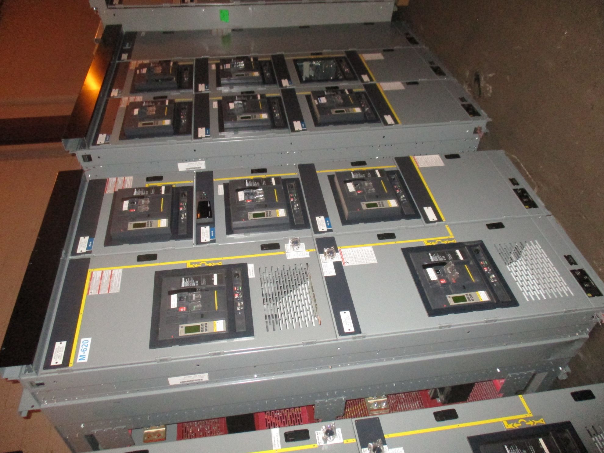 Picture of Square D Power-Zone Main-Tie Switchboard 3200 Amp 480 Volt 3Ph 3W NEMA 1 R&G