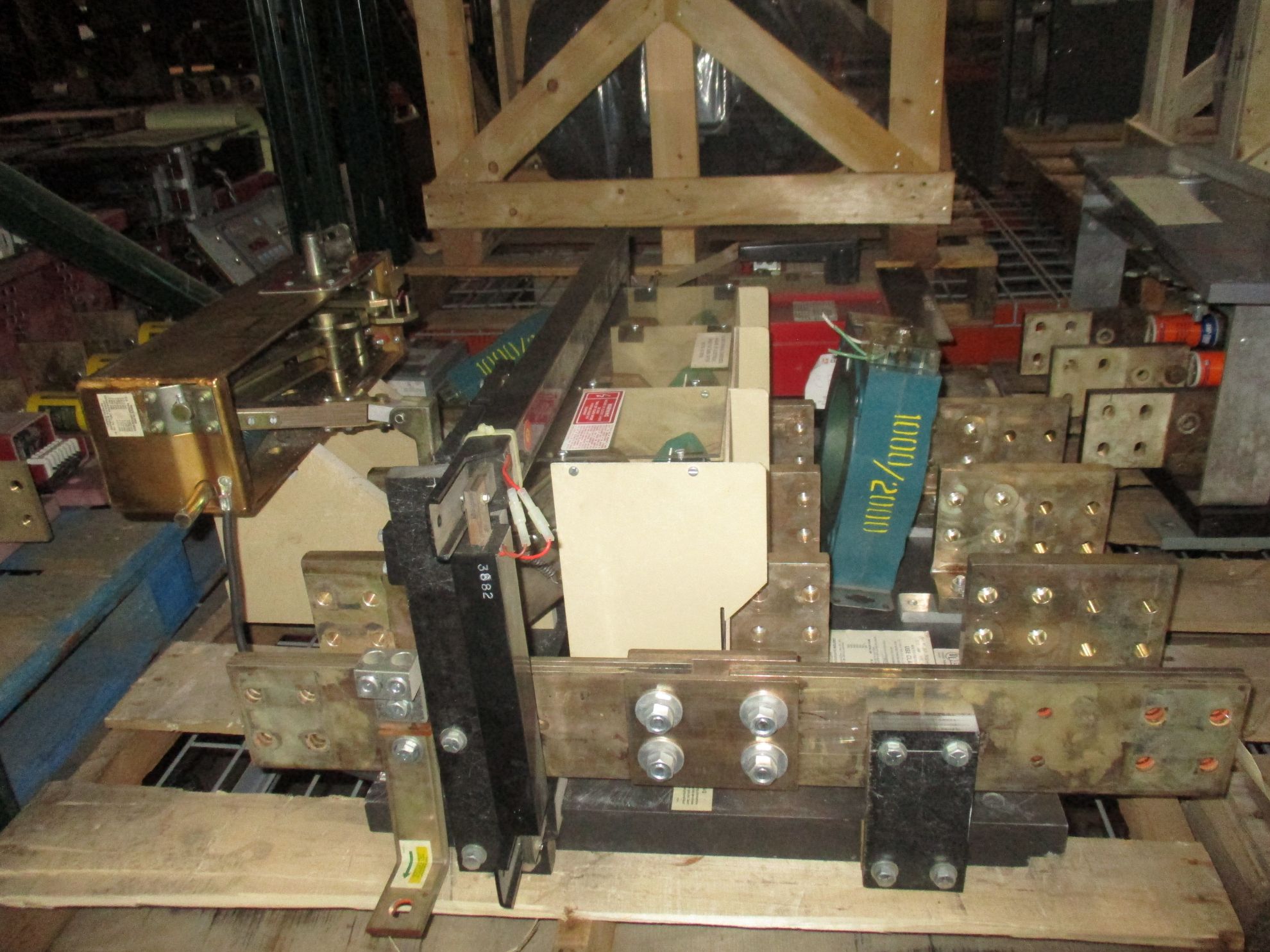 Picture of Boltswitch Pressure Contact Switch VLB3412-WG6 | 3000 Amp 480 Volt | Black Back Plate W/ ST & GFI