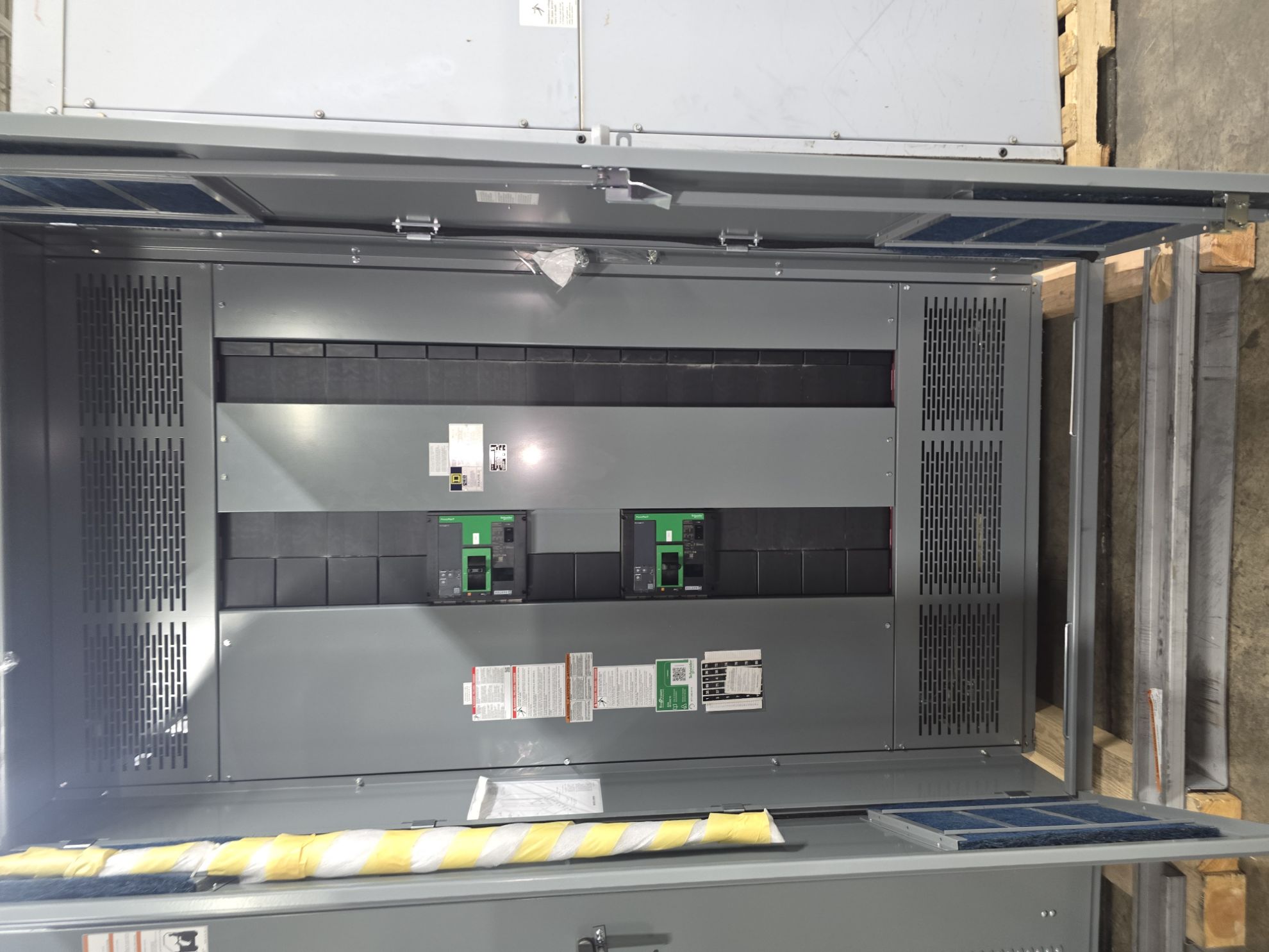Square D QED Power Style Switchboard RKF36200CU44ABD | 2000 Amp Main ...