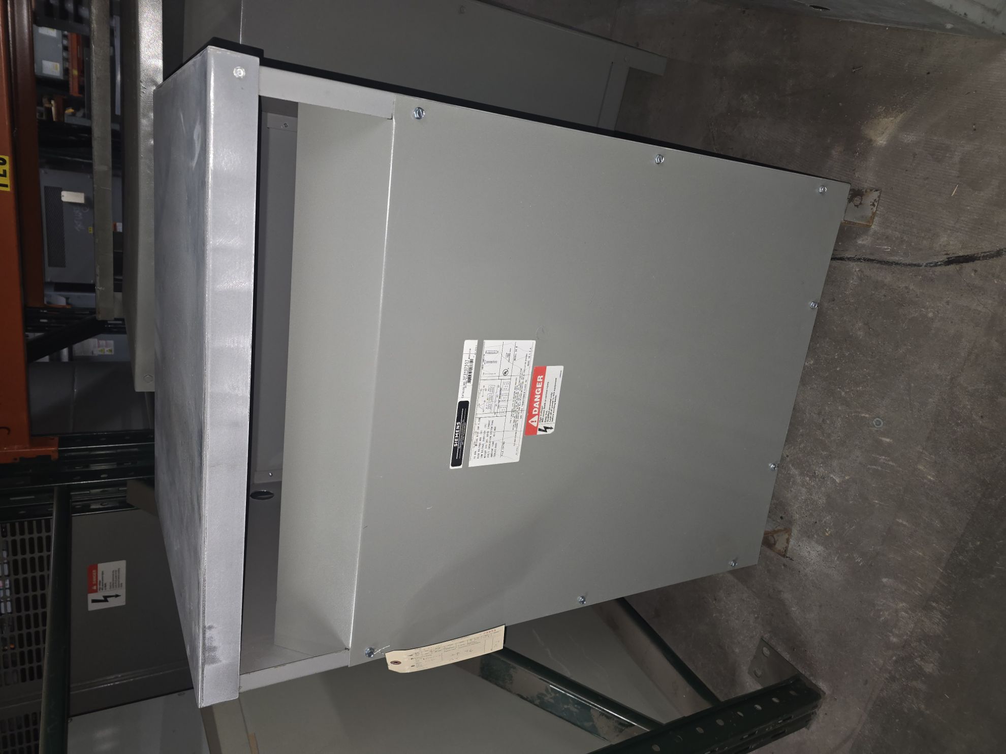 Picture of Siemens Low Voltage Dry Type Transformer | 75 KVA 480-208Y/120 Volt | 3 Phase NEMA 1 R&G
