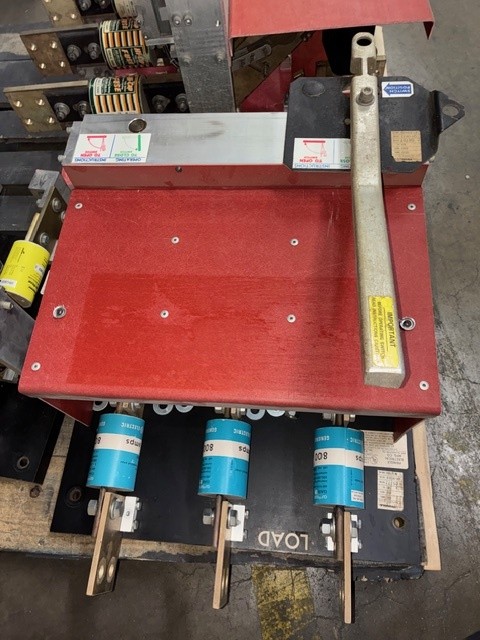 Picture of Pringle Pressure Contact Switch QA0833 | 800 Amp 480 Volt | Black Back Plate