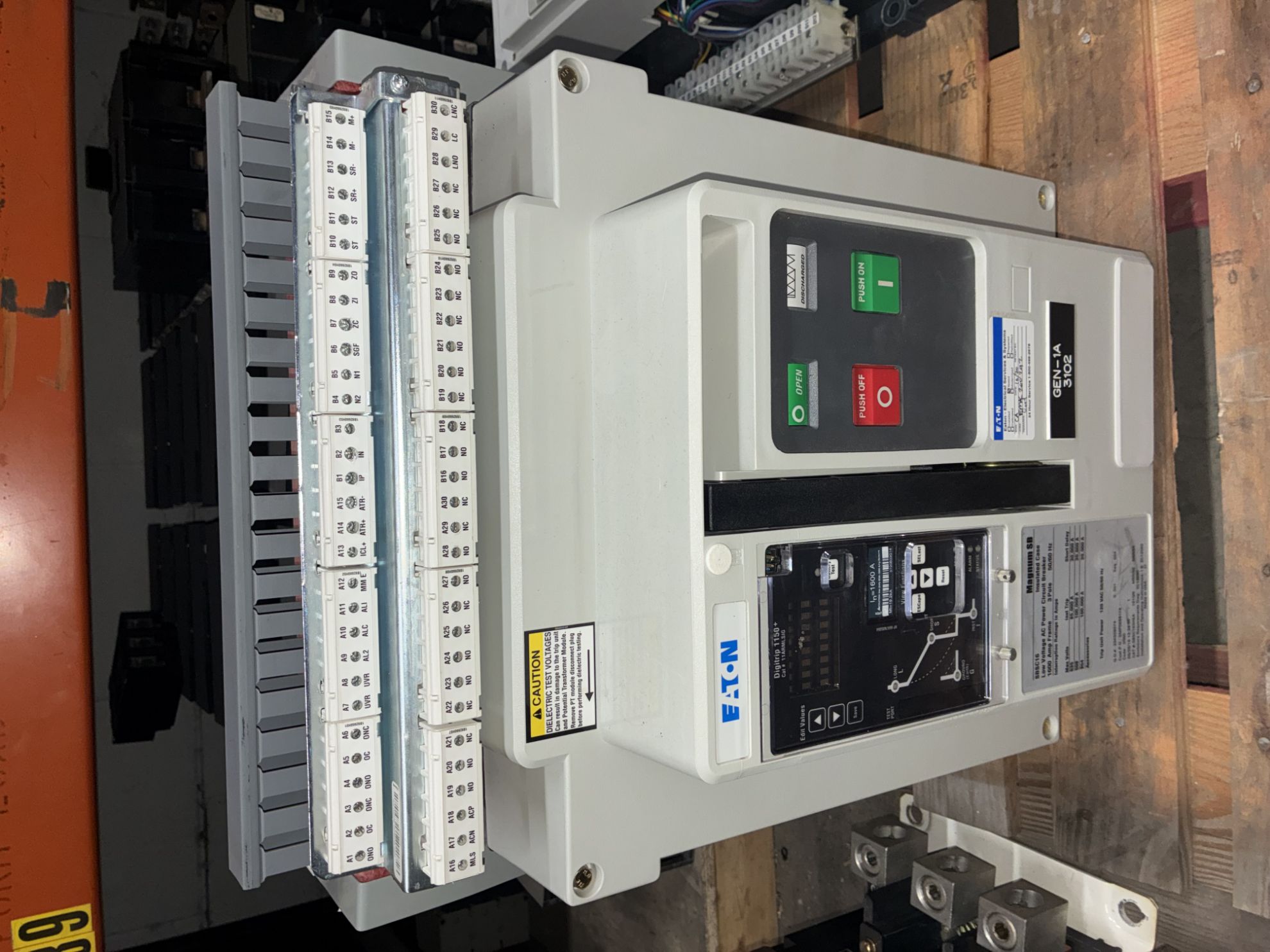 Picture of Eaton/ Cutler-Hammer Magnum SB SBSC16 Circuit Breaker 1600 Amp 600 Volt AC M/O F/M