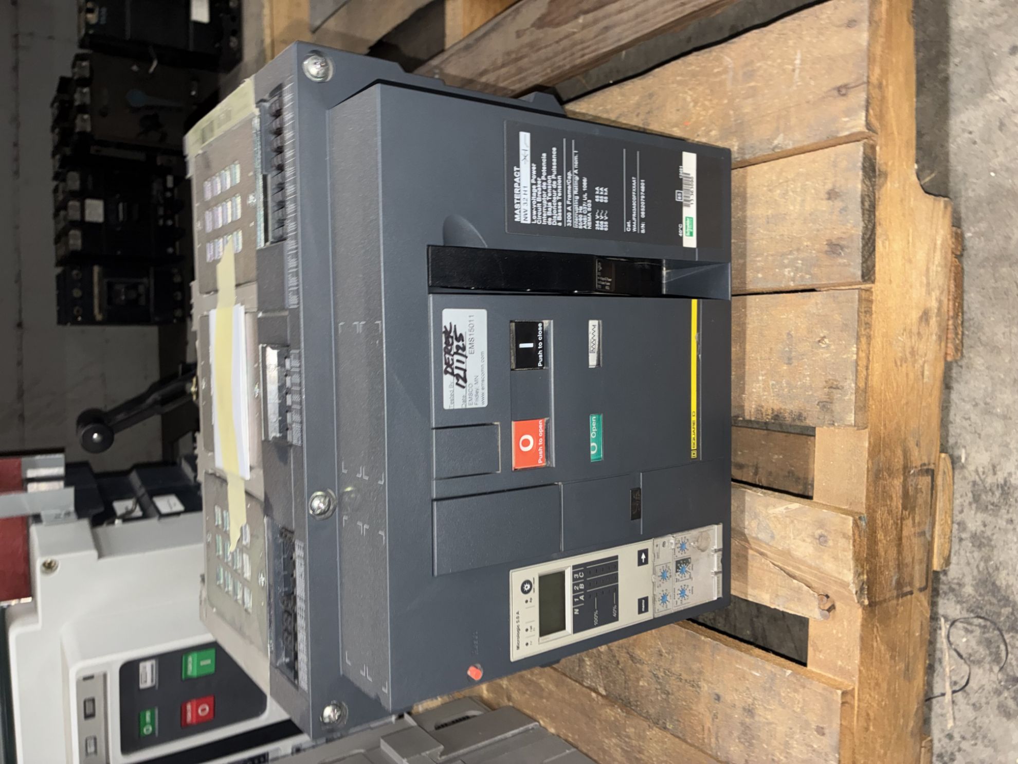 Picture of Square D MasterPact NW32H1 Circuit Breaker 3200 Amp 600 Volt AC M/O D/O