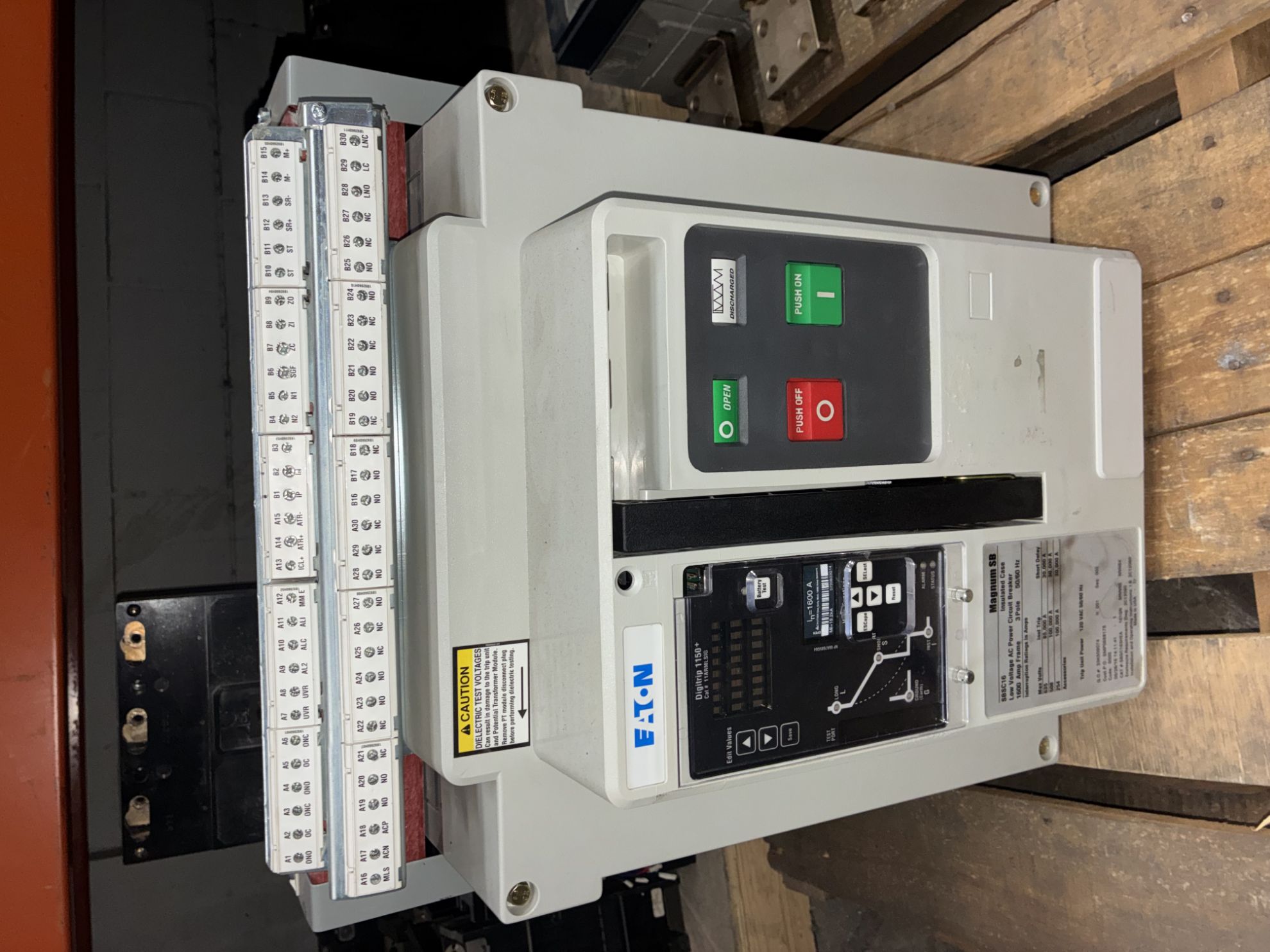 Picture of Eaton/ Cutler-Hammer Magnum SB SBSC16 Circuit Breaker 1600 Amp 600 Volt AC M/O F/M