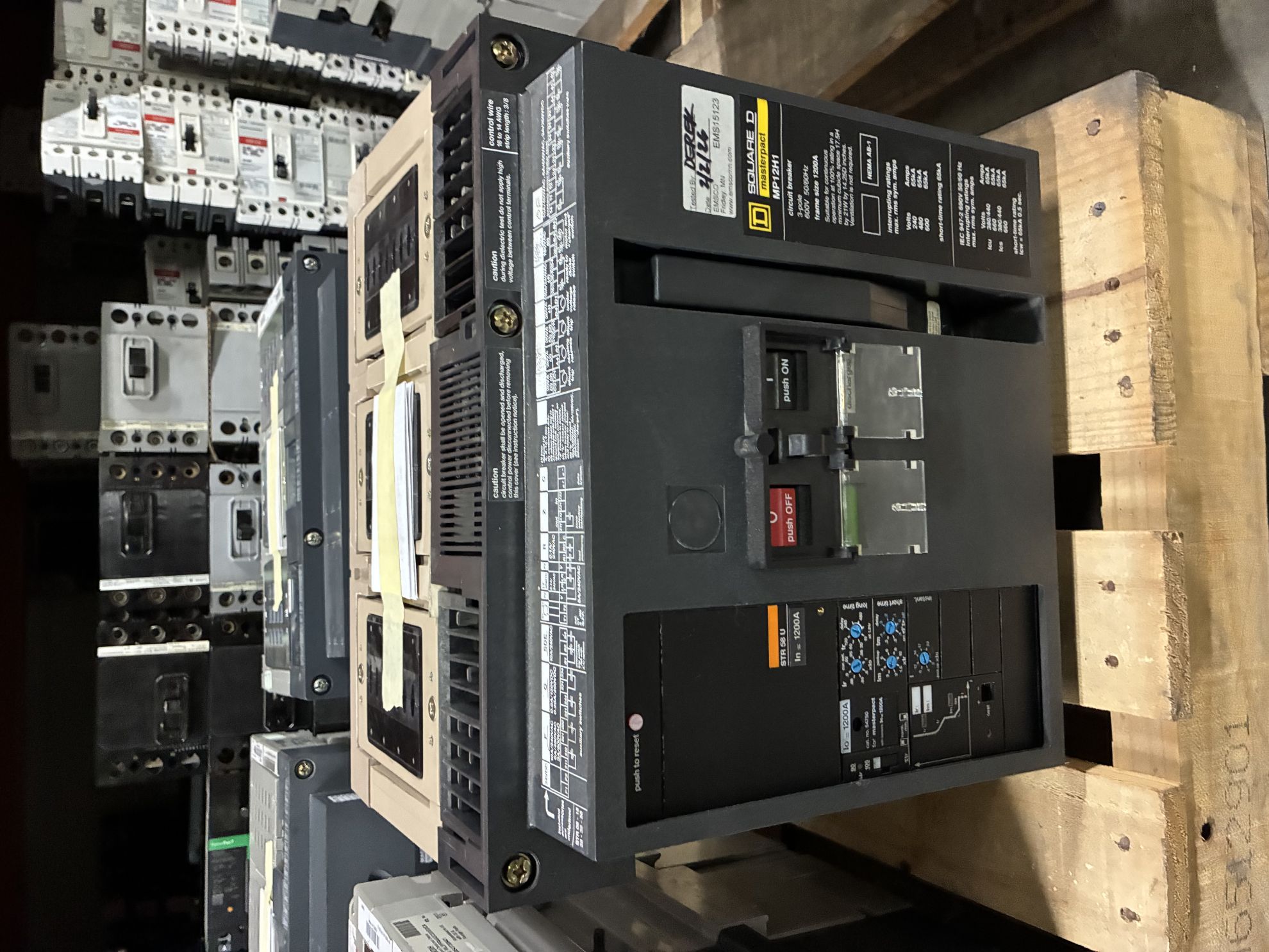 Picture of Merlin Gerin MasterPact MP12H1 Circuit Breaker 1200 Amp 600 Volt AC E/O D/O