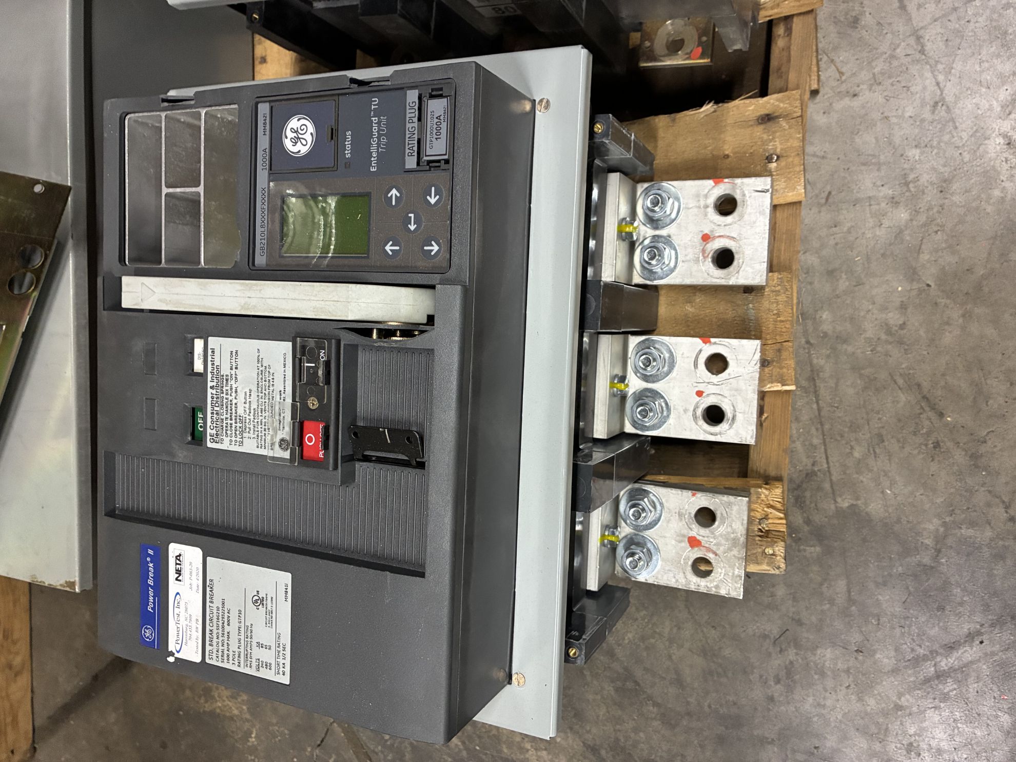 Picture of General Electric PowerBreak II SSF16G210 Breaker 1600 Amp 600 Volt M/O F/M