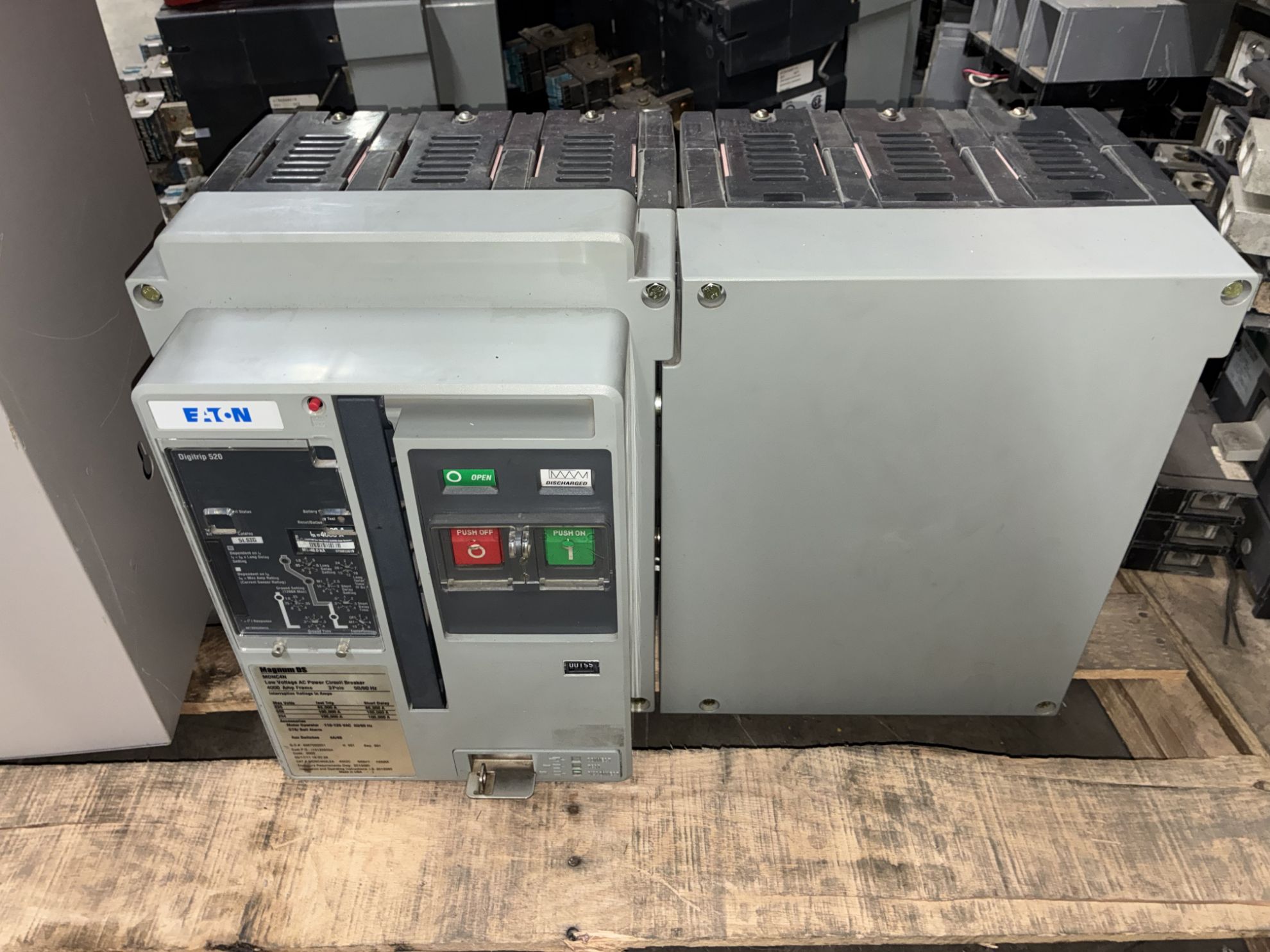 Picture of Eaton/ Cutler-Hammer Magnum DS MDNC4N Circuit Breaker 4000 Amp 600 Volt AC E/O D/O