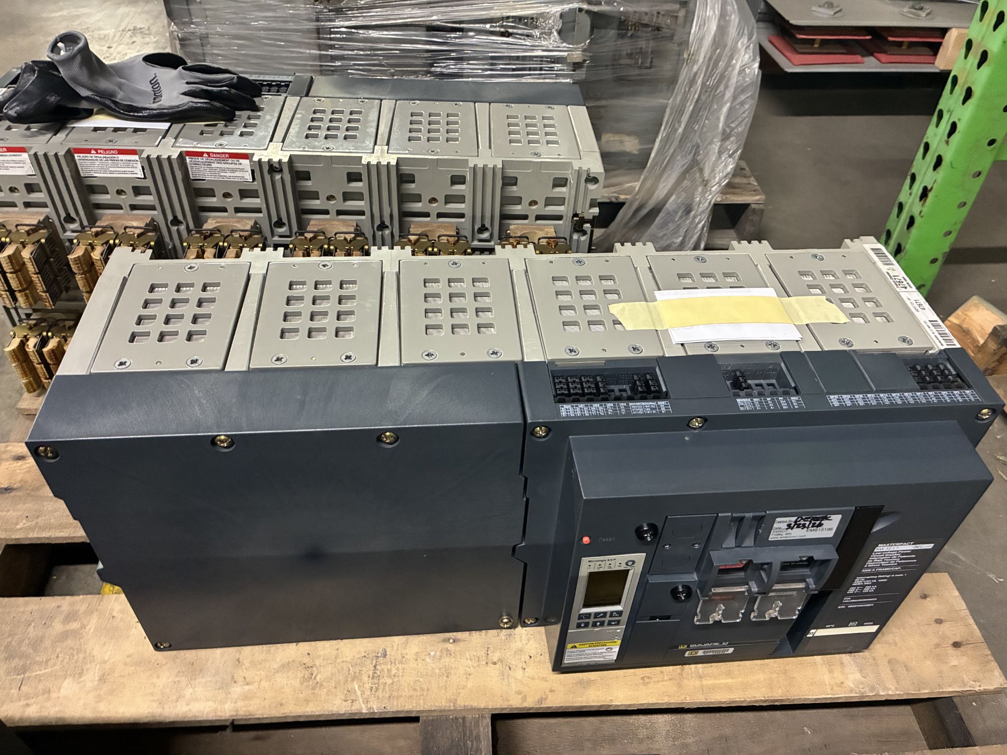 Picture of Square D MasterPact NW32L1 Circuit Breaker 3200 Amp 600 Volt AC M/O D/O