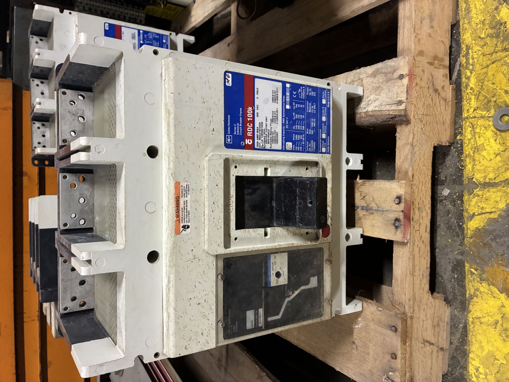 Picture of Cutler-Hammer RDC100K Circuit Breaker RDC316T33W 1600 Amp 600 Volt AC M/O F/M