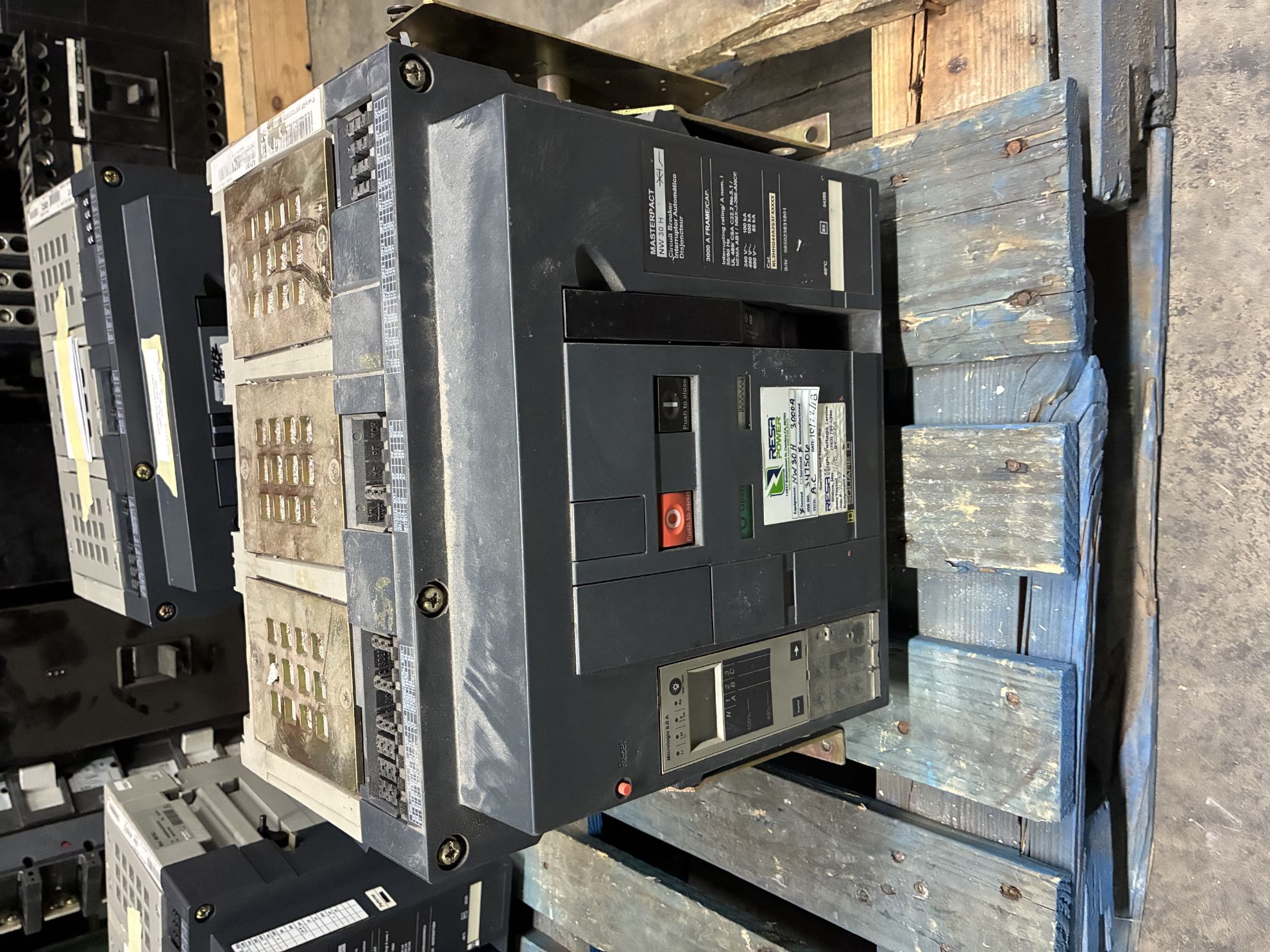 Picture of Square D MasterPact NW30H Circuit Breaker 3000 Amp 600 Volt  M/O F/M