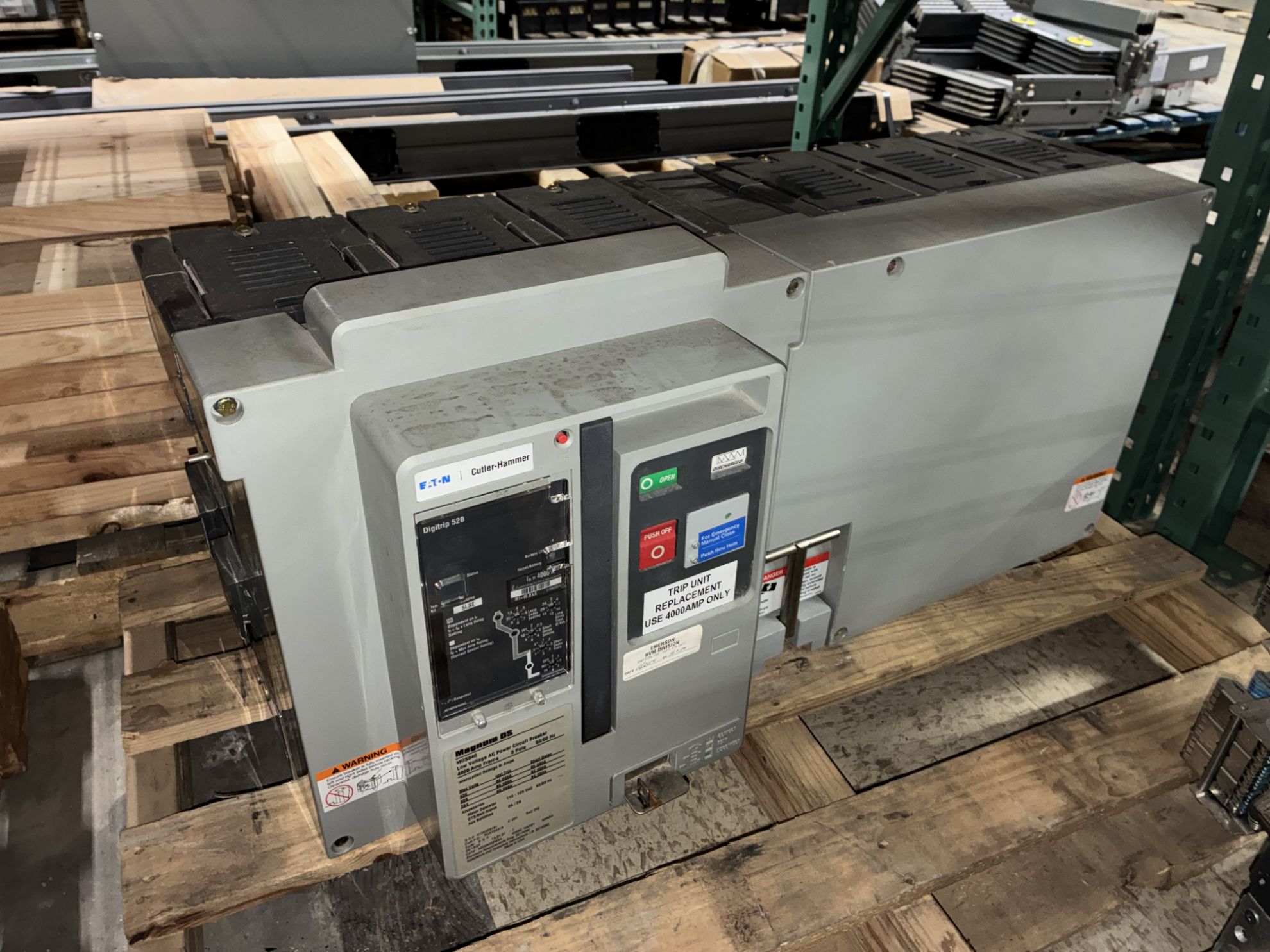 Picture of Eaton/ Cutler-Hammer Magnum DS MDS840 Circuit Breaker 4000 Amp 600 Volt AC E/O D/O
