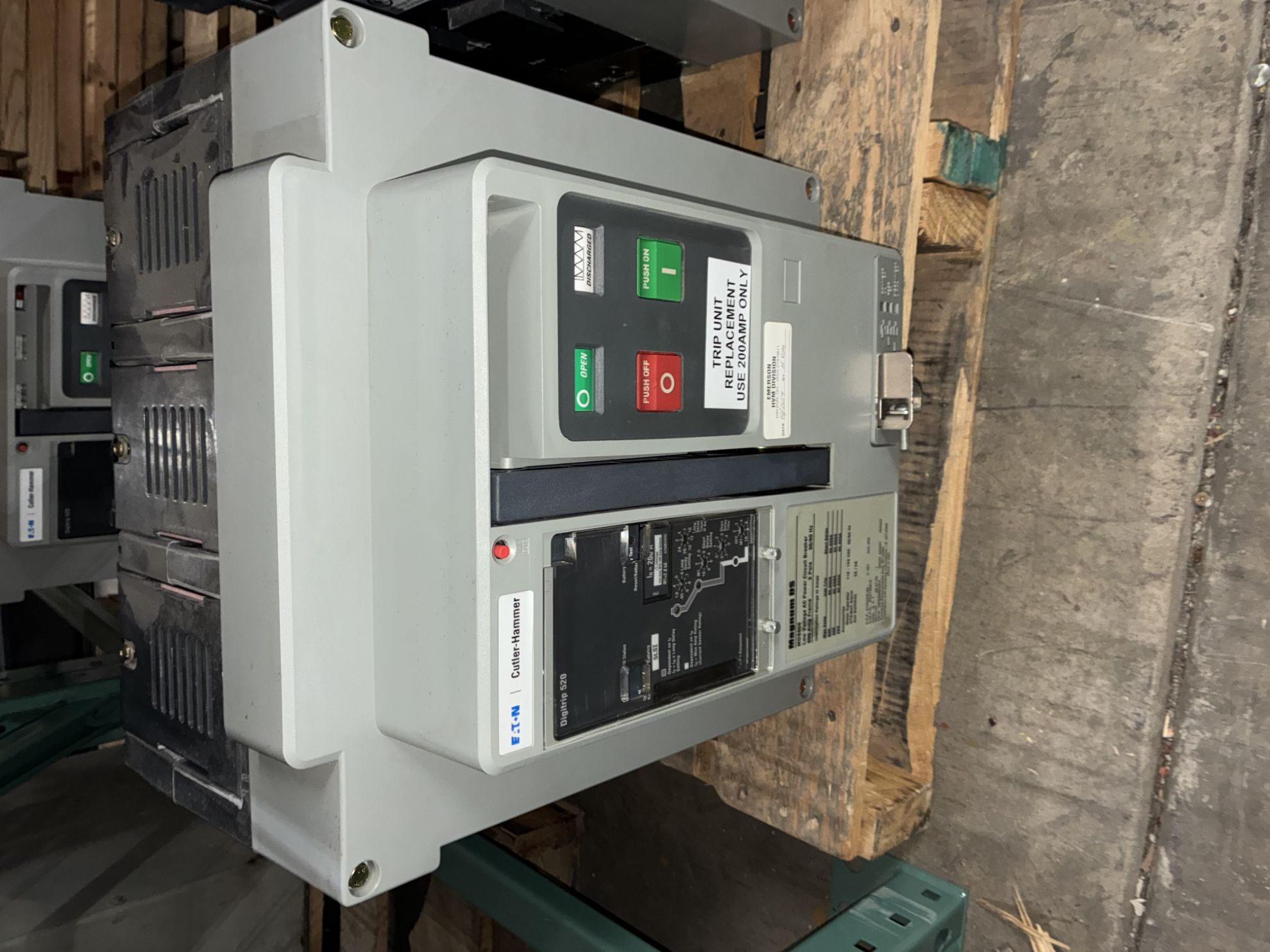 Picture of Eaton/ Cutler-Hammer Magnum DS MDS808 Circuit Breaker 800 Amp 600 Volt AC E/O D/O