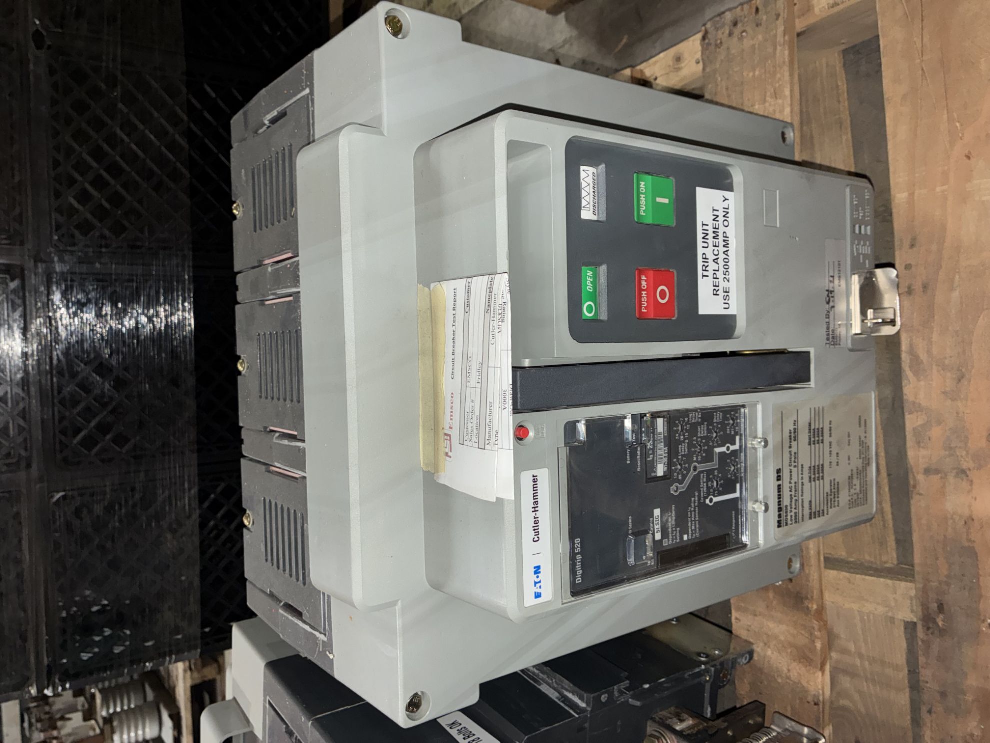 Picture of Eaton/ Cutler-Hammer Magnum DS MDS830 Circuit Breaker 3000 Amp 600 Volt AC E/O D/O