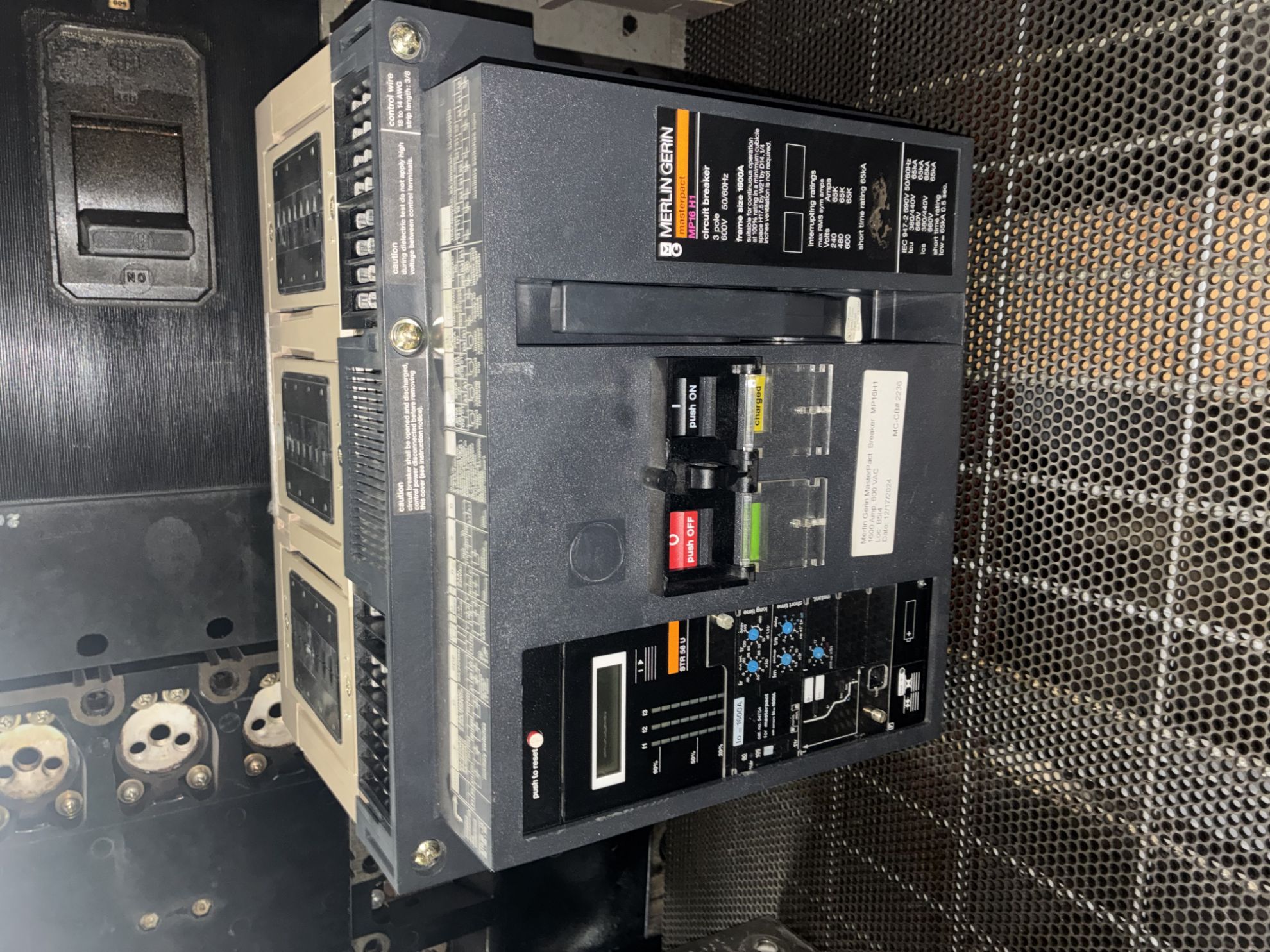 Picture of Square D MasterPact MP16H1 Circuit Breaker 1600 amp 600 Volt AC E/O D/O