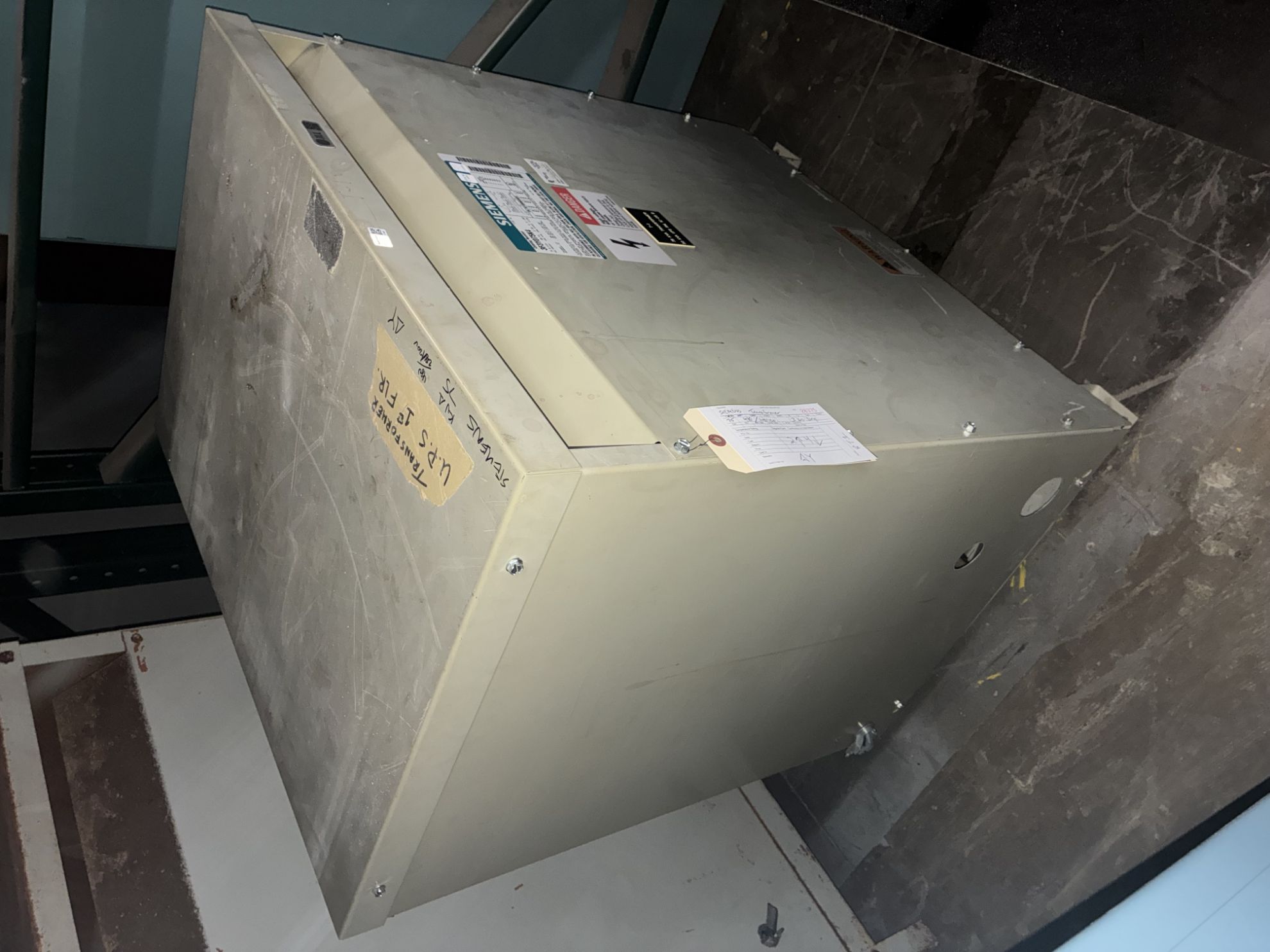 Picture of Siemens Low Voltage Dry Type Transformer | 75 KVA 480-208Y/120 Volt | 3 Phase NEMA 1 R&G
