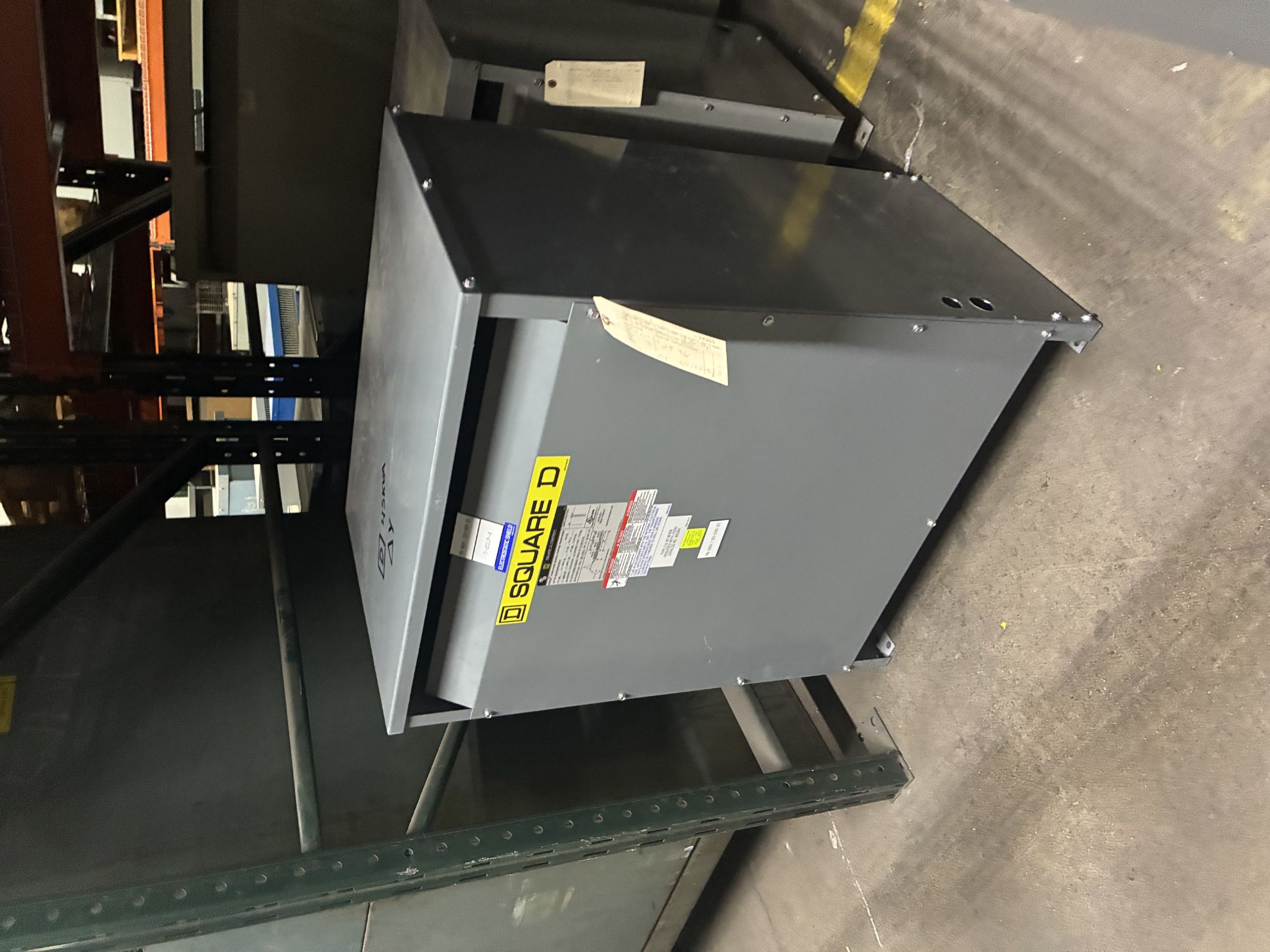 Picture of Square D Low Voltage Dry Type Transformer | 45 KVA 480-208Y/120 Volt | 3 Phase NEMA 1 R&G
