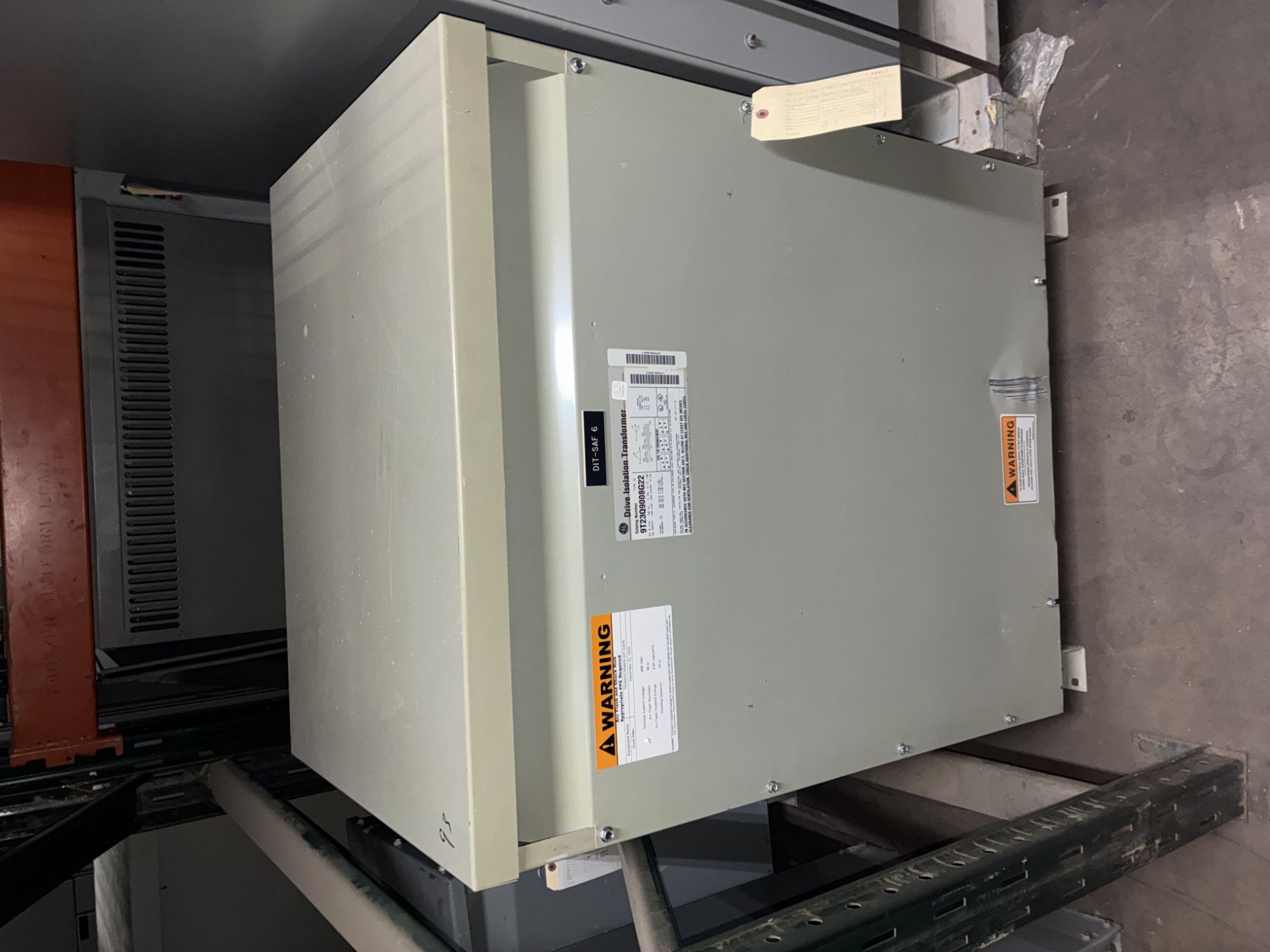 Picture of General Electric Low Voltage Dry Type Transformer | 93 KVA 460-460/266 Volt | 3 Phase NEMA 1 R&G